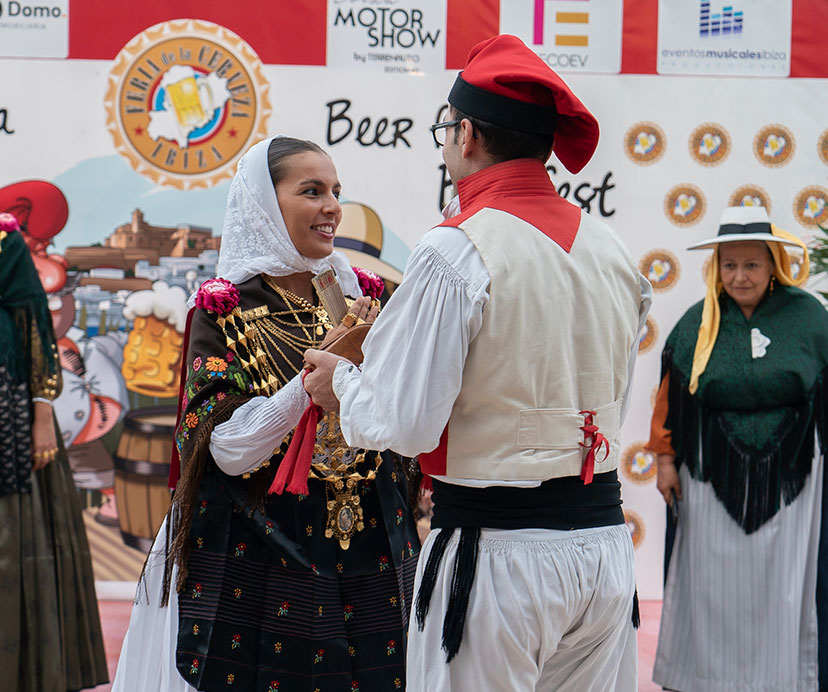 Discover the details of the traditional Ibizan costume - Ibiza
